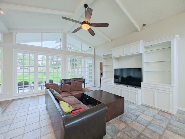 Photo - 321 21st Ave N
