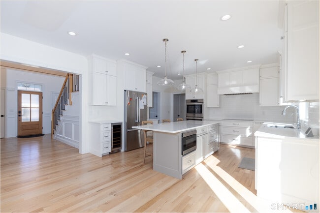 Building Photo - 112 Stallion Dr