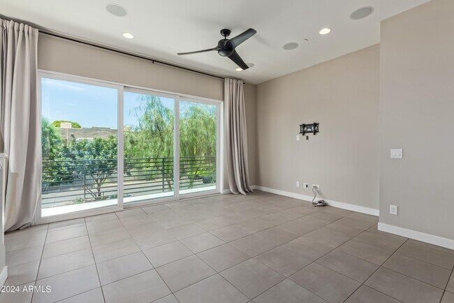 Photo - 3104 N 71st St