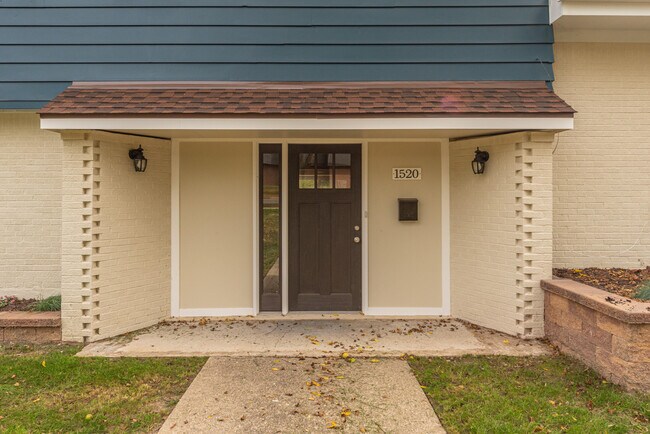 Photo - 1520 Traver Rd