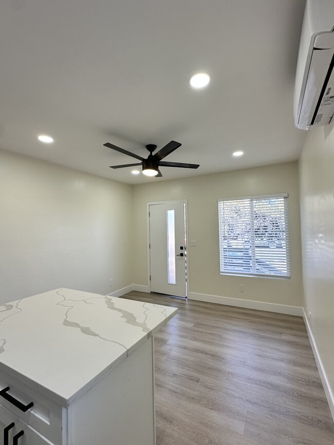 Photo - 4311 Dwight St