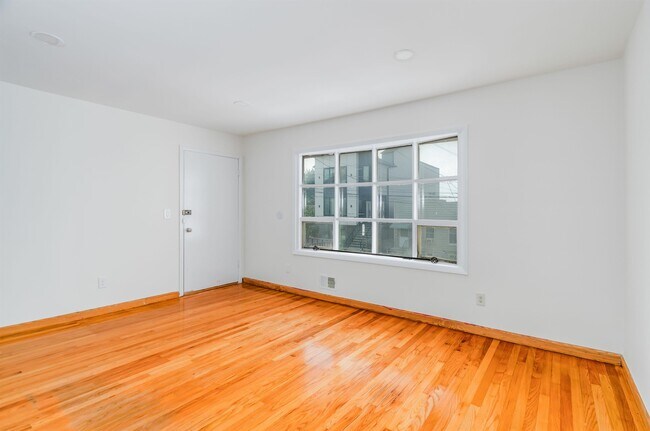 Photo - 304 Columbia Ave Unit Apt 1