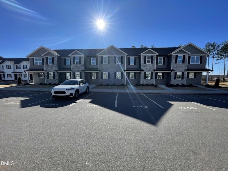 Photo - 1043 Peony Ln