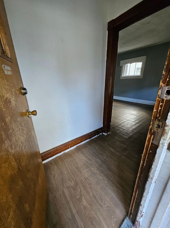 Photo - Lower 2 bedroom unit ALL UTILITIES INCLUDED