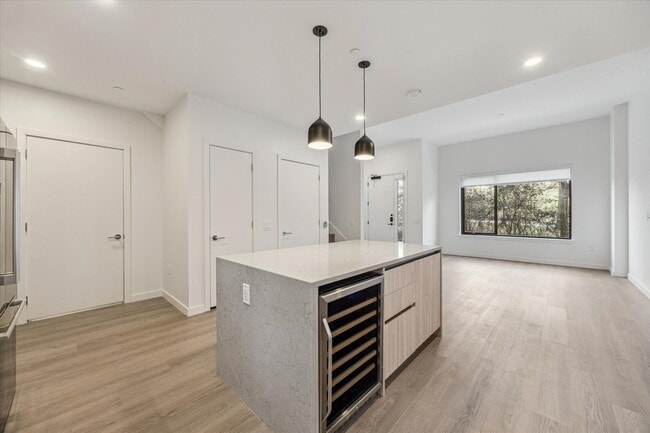 Building Photo - 1 Riva Row Unit 106