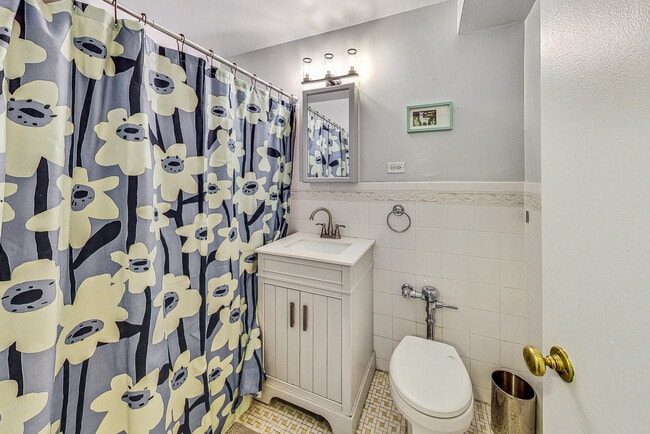 Photo - 6030 N Sheridan Rd