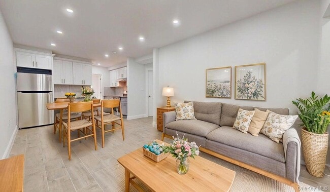 Building Photo - 72-17 66th Pl Unit 1