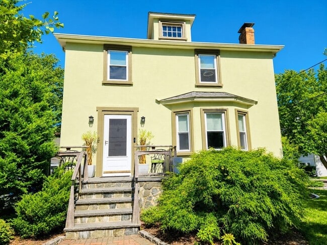 Photo - 311 Temple St