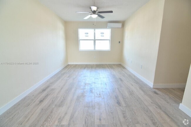 Building Photo - 2000 NW 29th St Unit 3 Rental