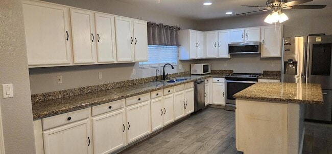 Photo - 9124 W Elm St