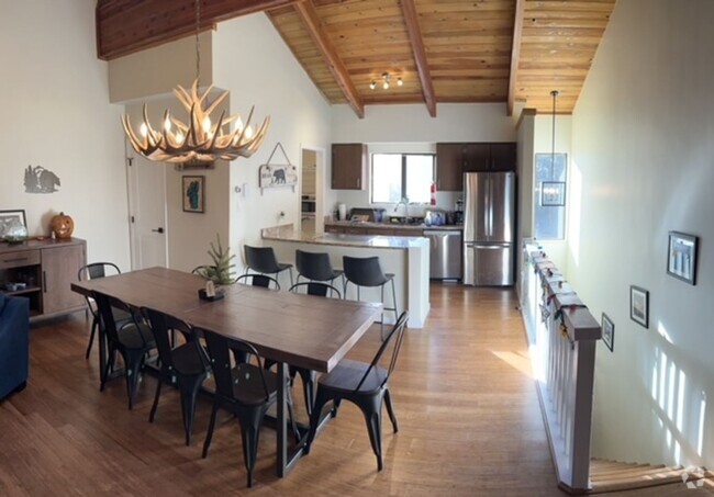 Building Photo - Modern, Cozy, Tahoe inspired fully-furnish... Unit 67 Rental