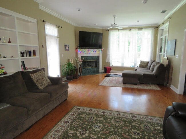 Photo - 8113 Glenmore Dr