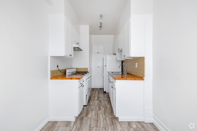 Studio - 500SF - Kitchen