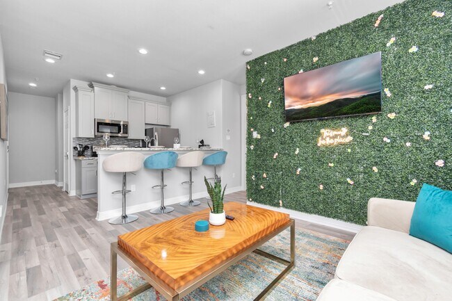 Photo - 7823 Gladstone St