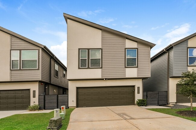 Building Photo - 18330 W Centro Cir