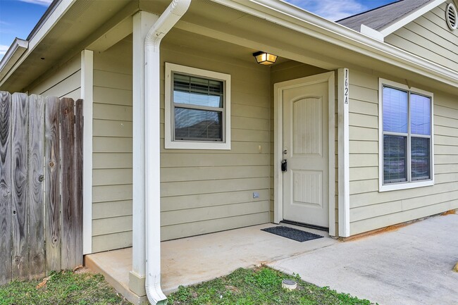 Photo - 163 S Bend Ct