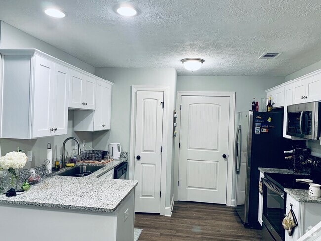 Building Photo - 630 Vista Dr Rental