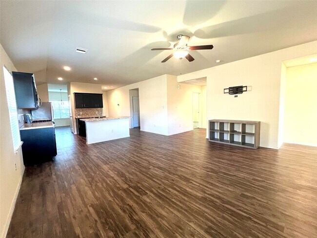 Photo - 6015 Lilly Belle St