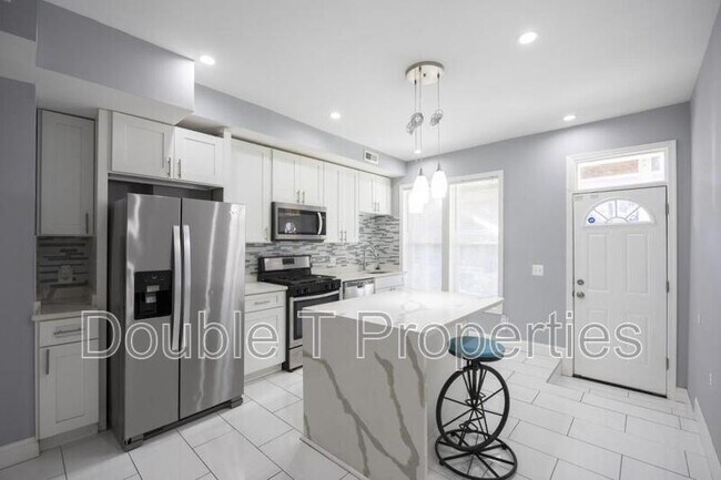 Building Photo - 10 N Ellwood Ave