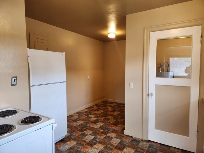 Photo - Cozy 2 Bedroom Duplex With Detached Garage