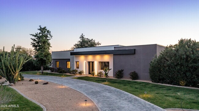 Building Photo - 7417 E Paradise Dr Rental