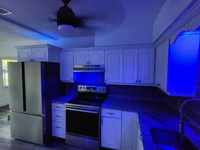 Building Photo - 3107 37th Ave W Rental