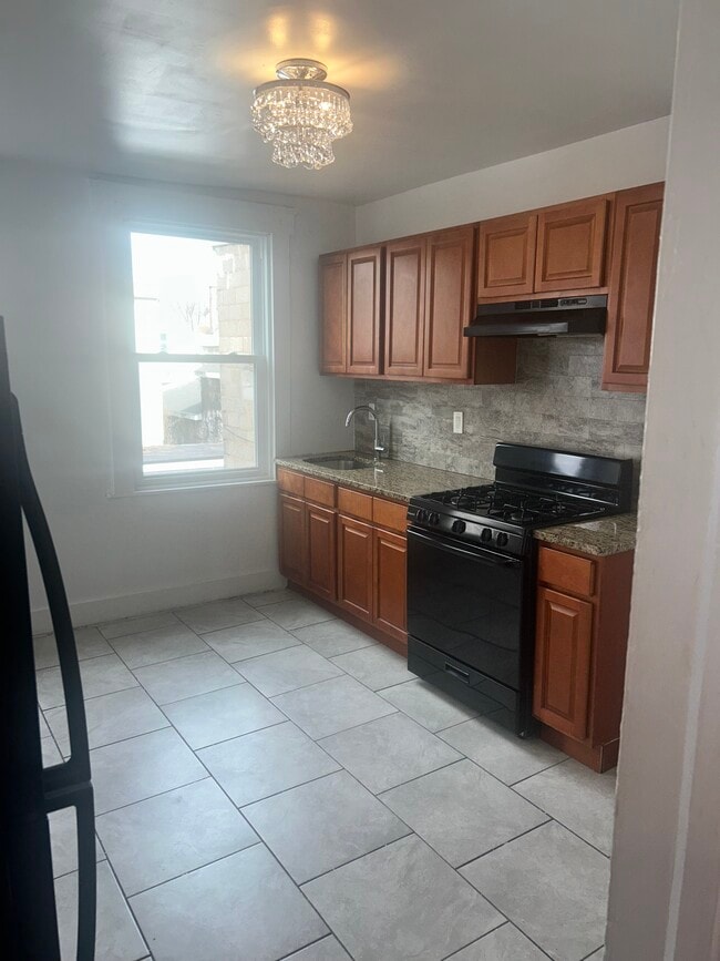 Kitchen - 21 Tillinghast St Unit 2