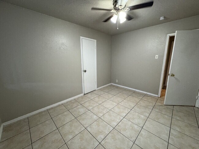 Photo - Fouplex unit ready to move in in Castle Hill! Unidad 3