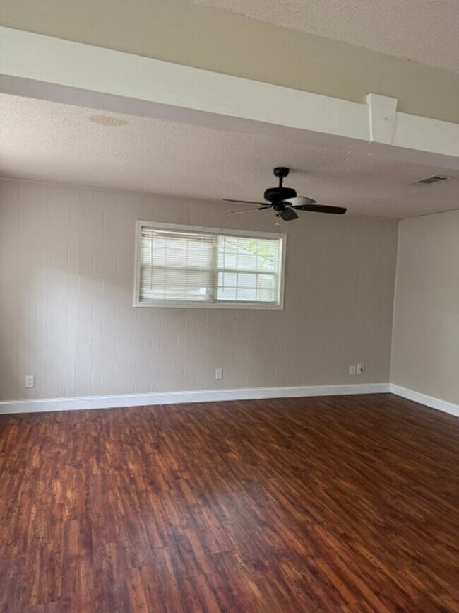 Photo - FOR RENT