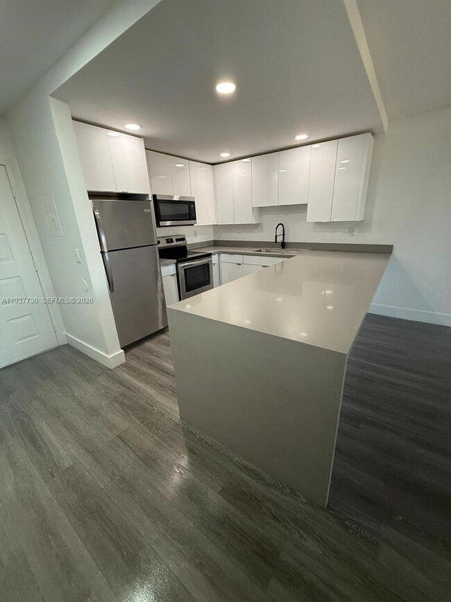 Building Photo - 6960 Miami Gardens Dr Unit 2-526