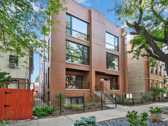 Building Photo - 1513 W Ohio St Unit 2W
