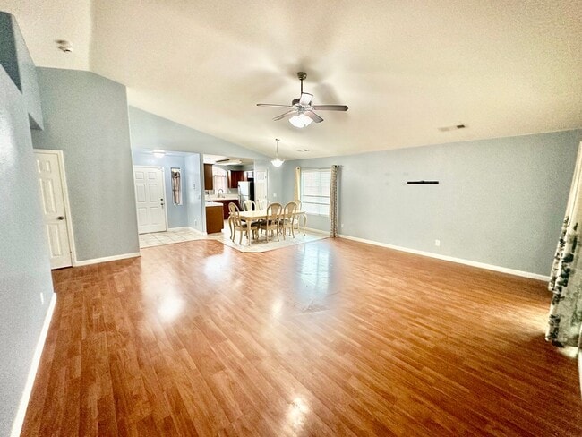 Photo - Spacious South Fresno 4/2