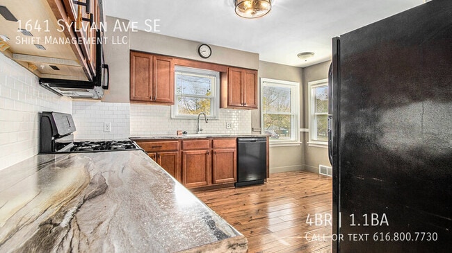 Photo - 1641 Sylvan Ave SE