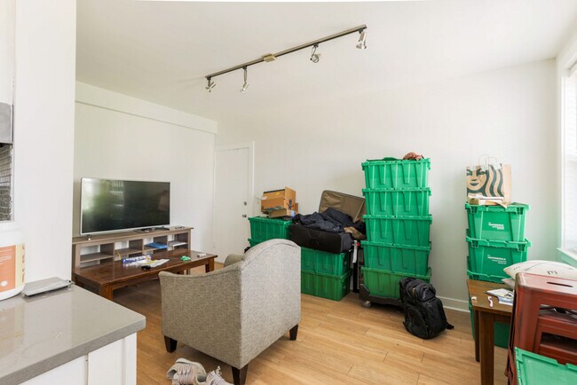 Photo - 511 W Belmont Ave Unit 23