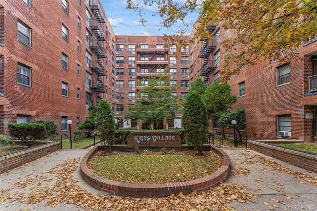 Building Photo - 1199 E 53rd St Unit 4Z