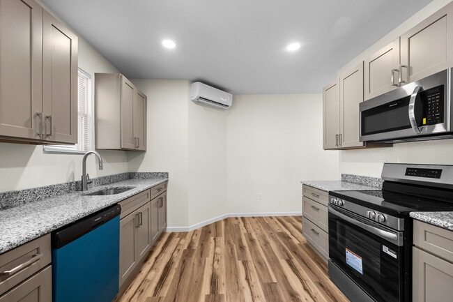 Photo - 346 Bennett St