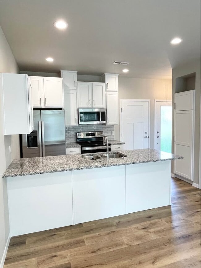 Building Photo - 1025 S Nicolet Rd Rental