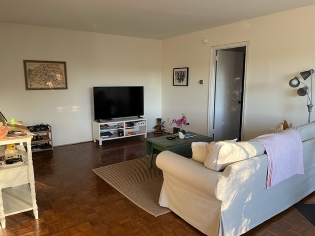 Living Room - 108 Windermere Ave Unit 206