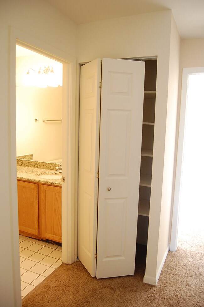 Abbey Apartments at Four Lakes Lisle, IL