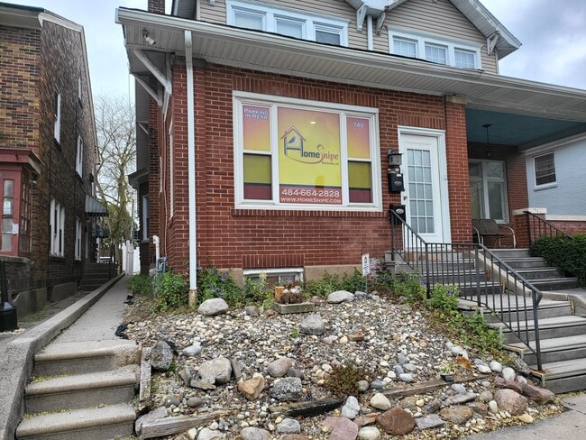 Building Photo - 740 N 19th St Unit 2