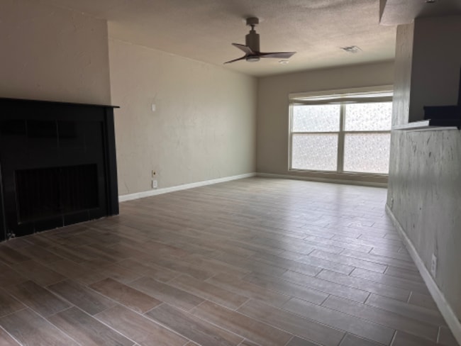 Building Photo - 5815 Phoenix Dr