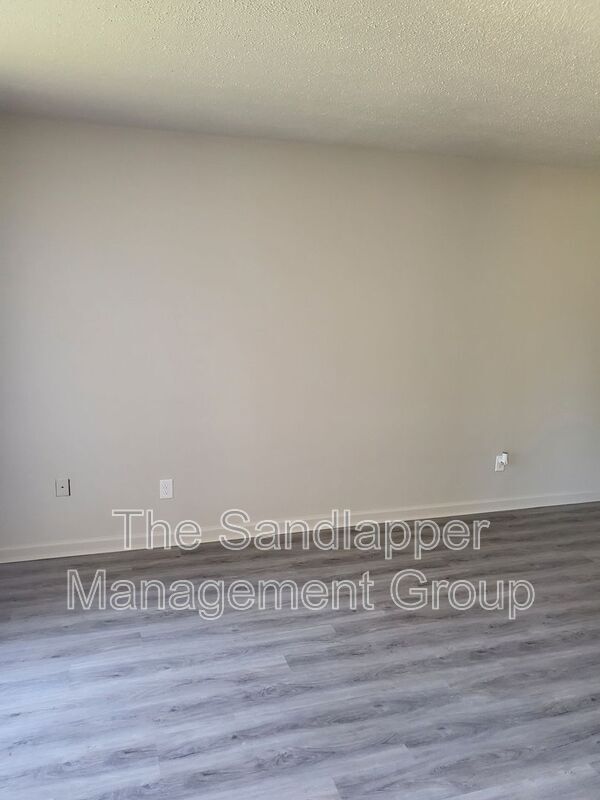 Photo - 119 Langley Dr Unit B