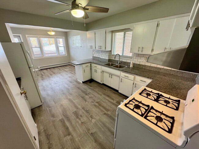 Photo - 6038 W Peterson Ave Unit 1