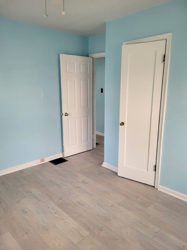 Photo - 1818 Greenway Ave N