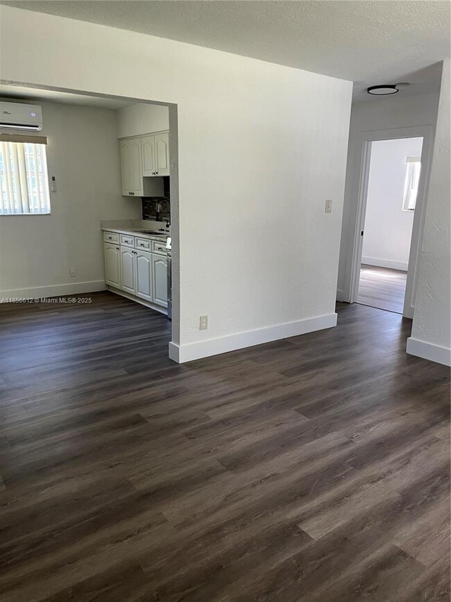 Photo - 905 NW 5th St