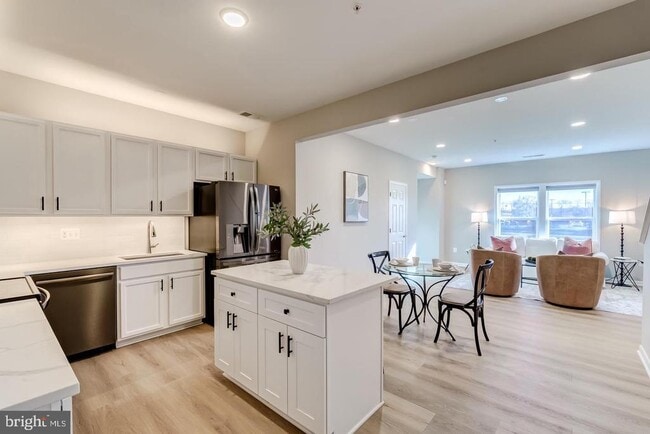 Photo - 44848 Tiverton Sq