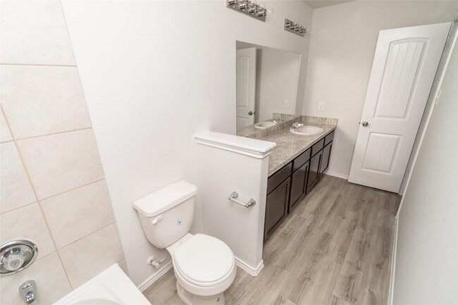 Photo - 17347 Desmond St