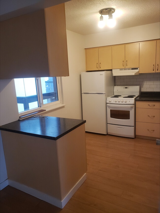 Building Photo - 646 Admirals Rd