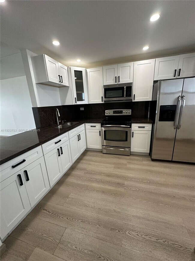 Photo - 1660 NE 191st St Unit 404-1