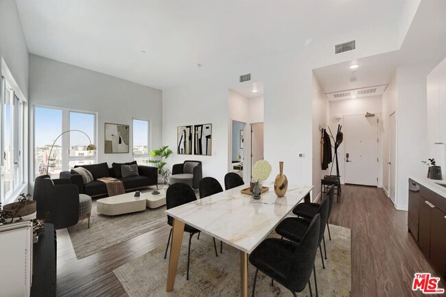 Photo - 107 S Hewitt St